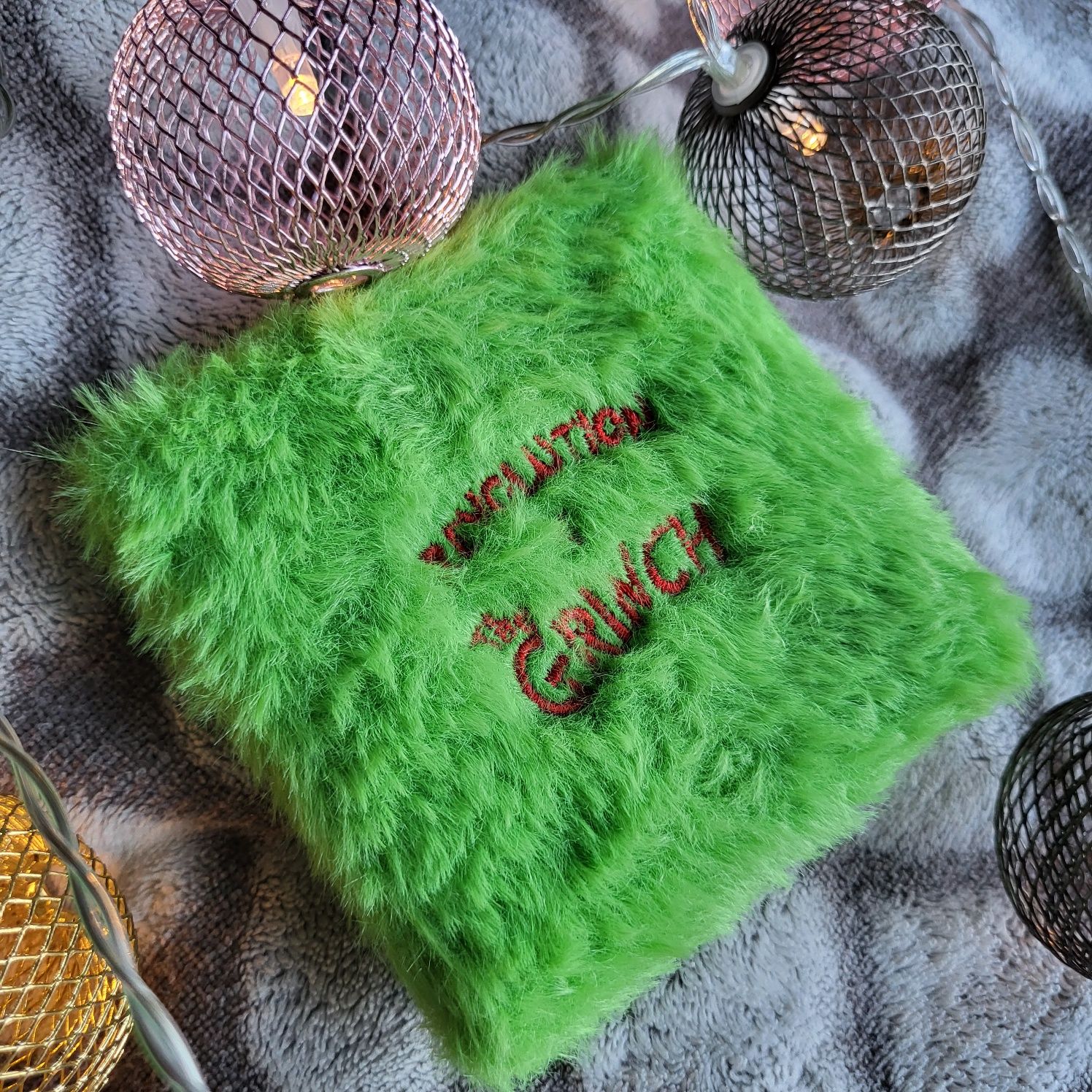 Makeup revolution paleta do powiek grinch