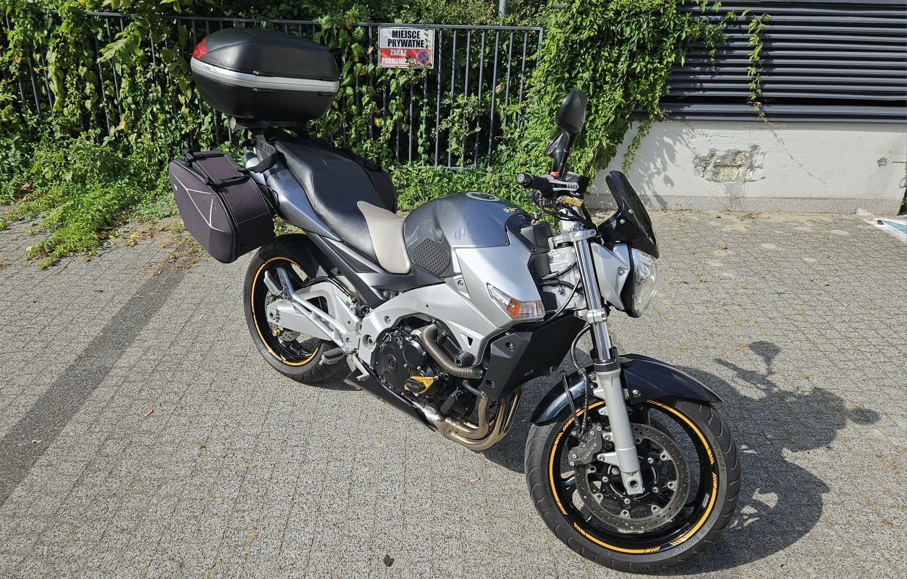 Suzuki GSR 600, rok 2006