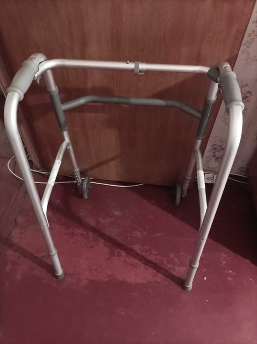 Продам ходунки б/у