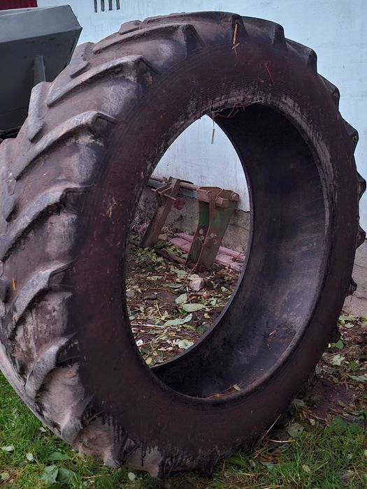 Sprzedam  opony do ciagnika