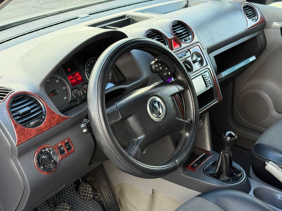 Продам VOLKSWAGEN Caddy пас 2004 1.9d механiка
