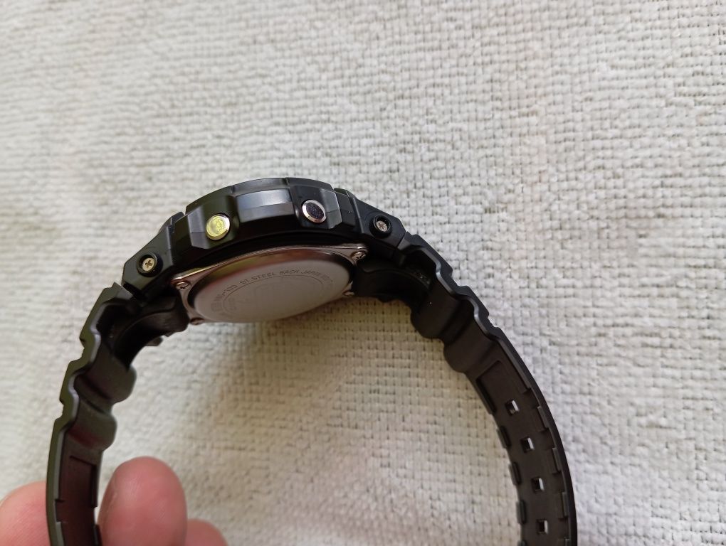 Casio G-Shock AWG -100