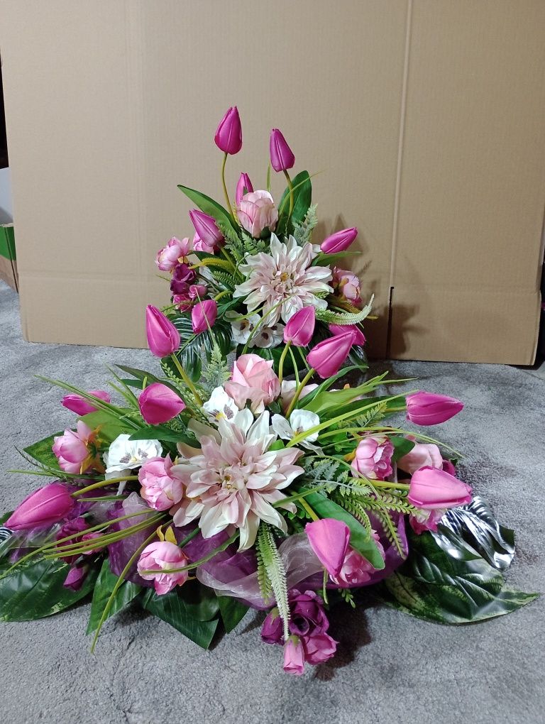 Komplet na cmentarz wiązanka wazon tulipany Dzień Mamy