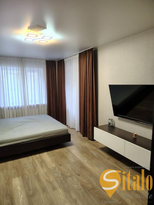 Продам двокімнатну з ремонтом та меблями, космос (020)