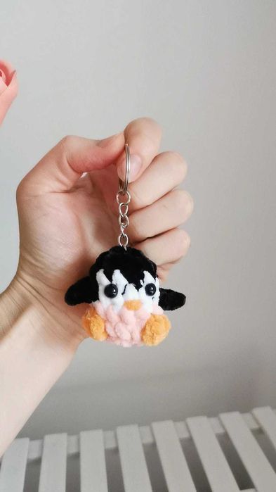 Pingwinek na szydełku, zawieszka, brelok handmade