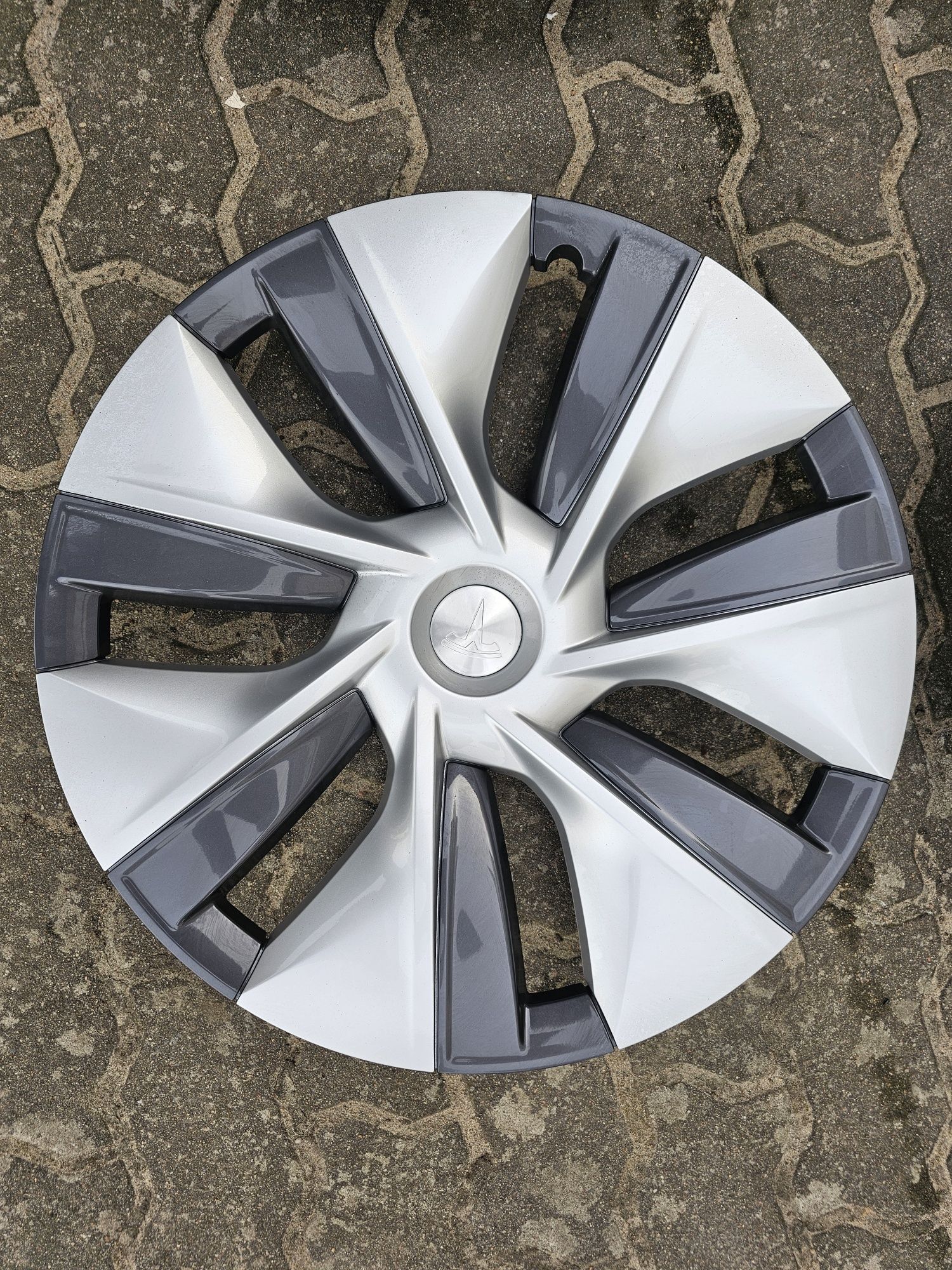 Do Tesli Y 19" nowe