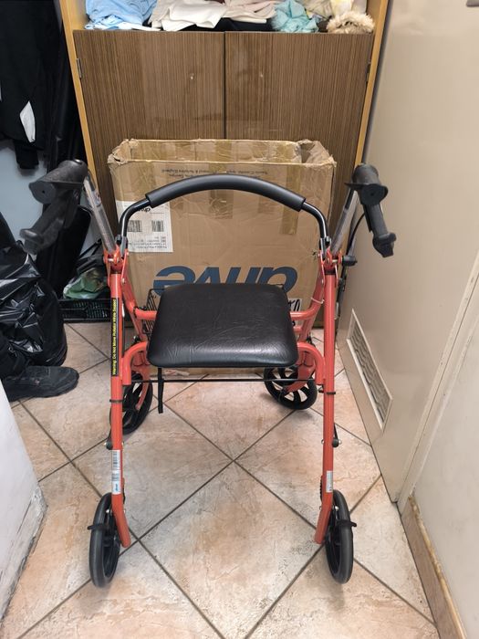 Chodzik dla seniora nowy