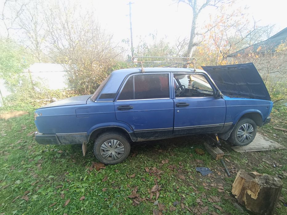 Розбираю ваз 2107 є капот двері багажник та багато інших запчастин