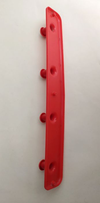 ВЕШАЛКА Пластиковая красная вешалка для одежды полотенец