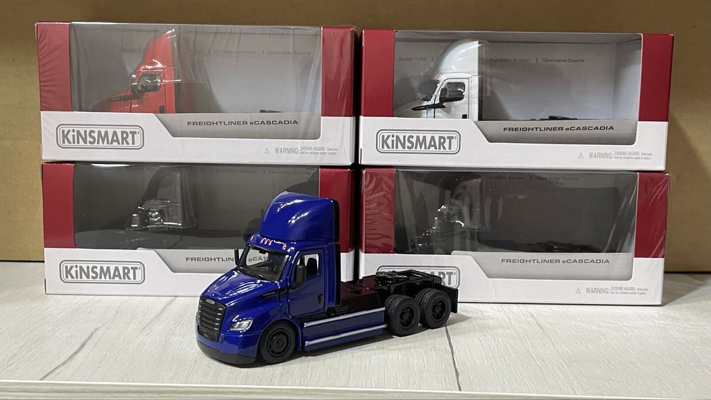 Нова модель Kinsmart  FREIGHTLINER e CASCADIA машинка іграшка тягач