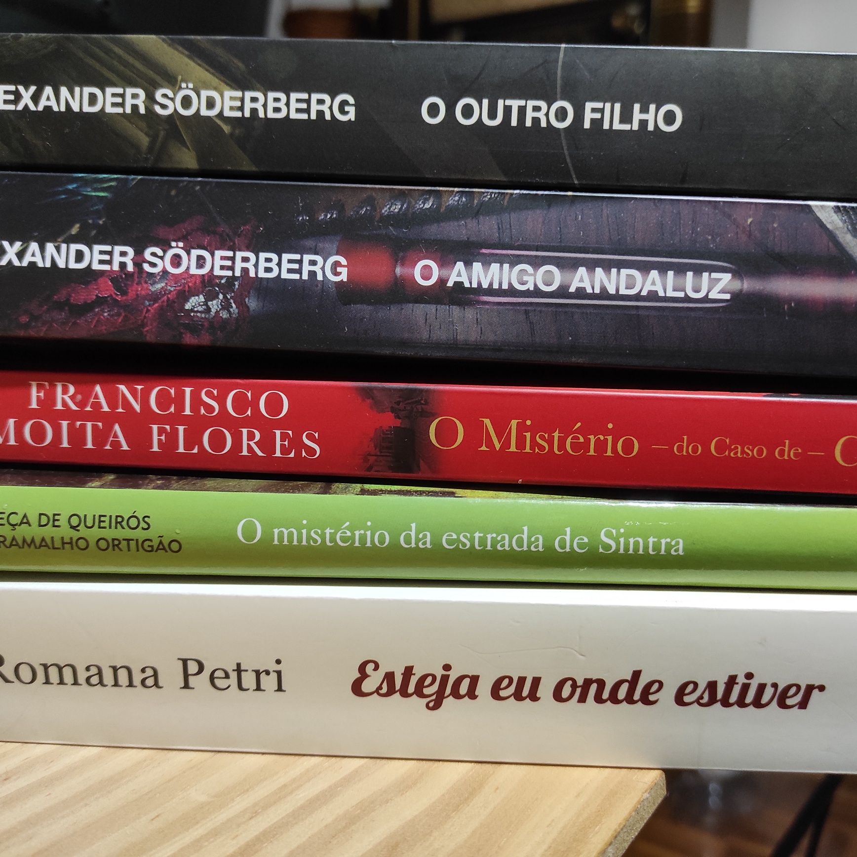 Vários livros a partir de 3 euros.