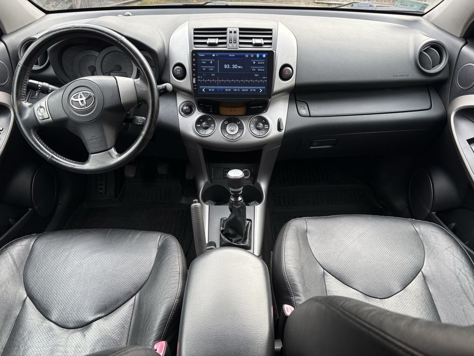 Totota RAV4 177 KM stan BDB