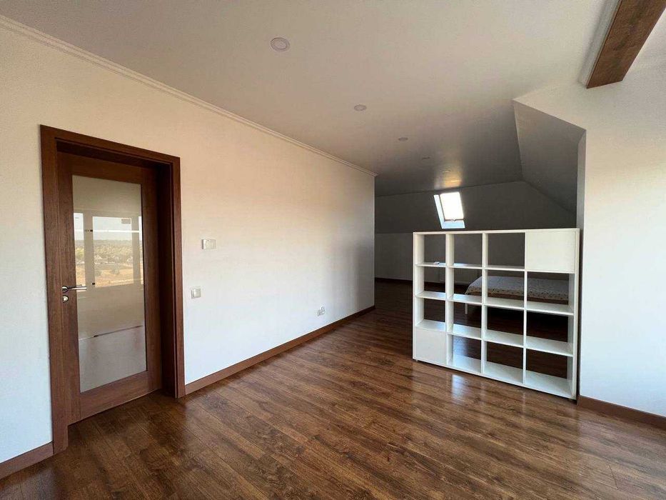 Жилий дім200м2+0,25га.Камін,сонячні панелі,електро/твердопалевний котл