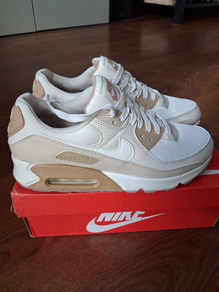 Nike Air Max 90.