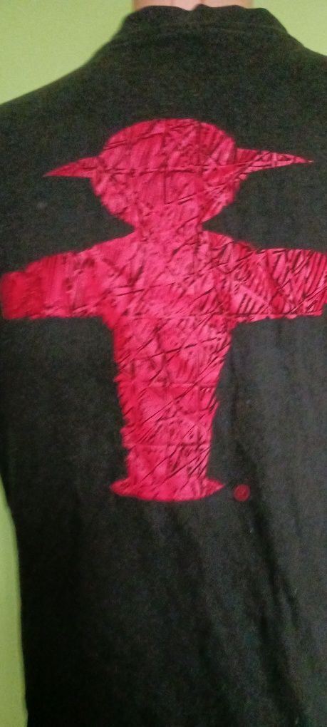 Czarny tshirt z zielonym i czerwonym ludzikiem B&C rozm.M