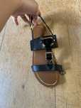 Sandalias pretas em pele