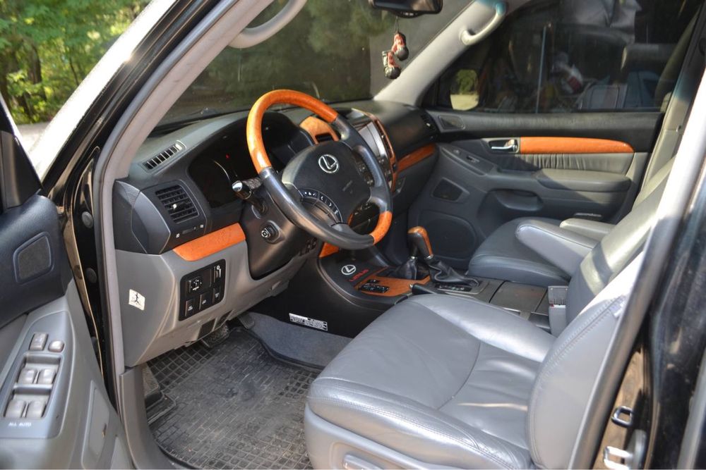 Лексус GX 470,2004 года,автомат,газ/бензин,в хорошем состоянии.