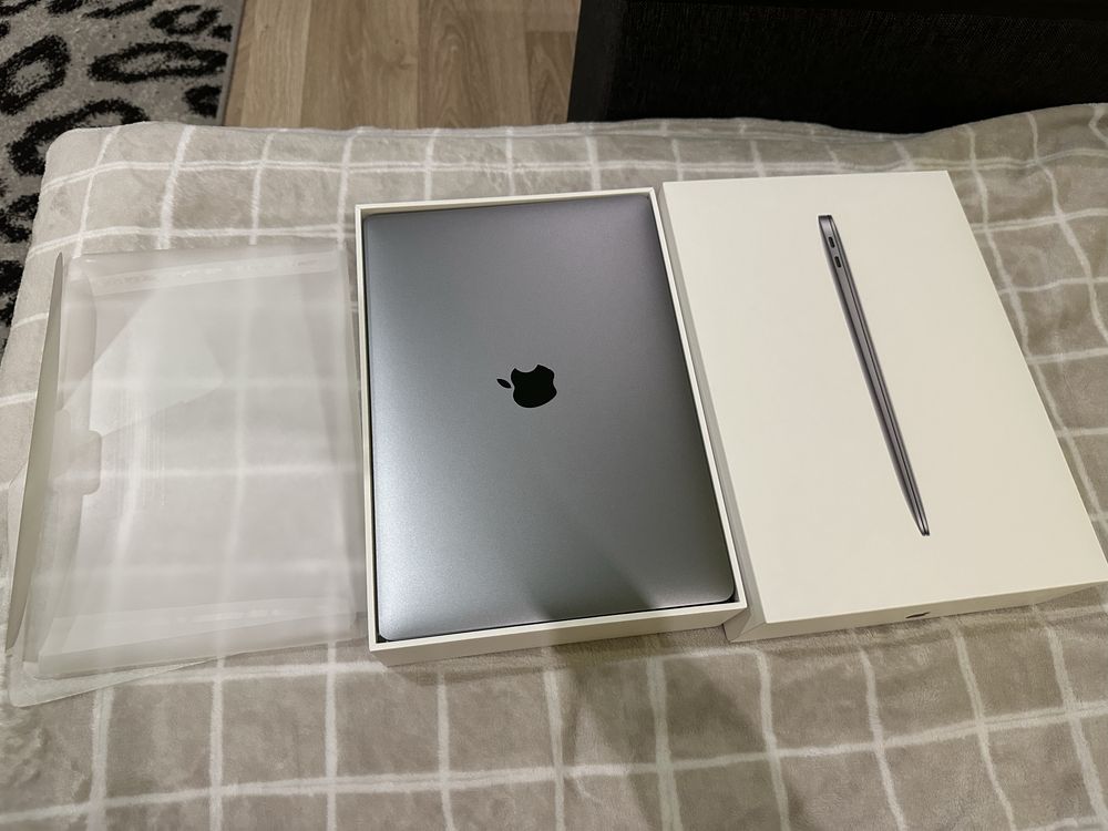 MacBook Air 2020 M1 !продаж терміново!