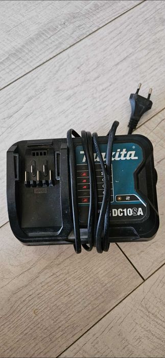 ładowarka do akumulatora z firmy makita