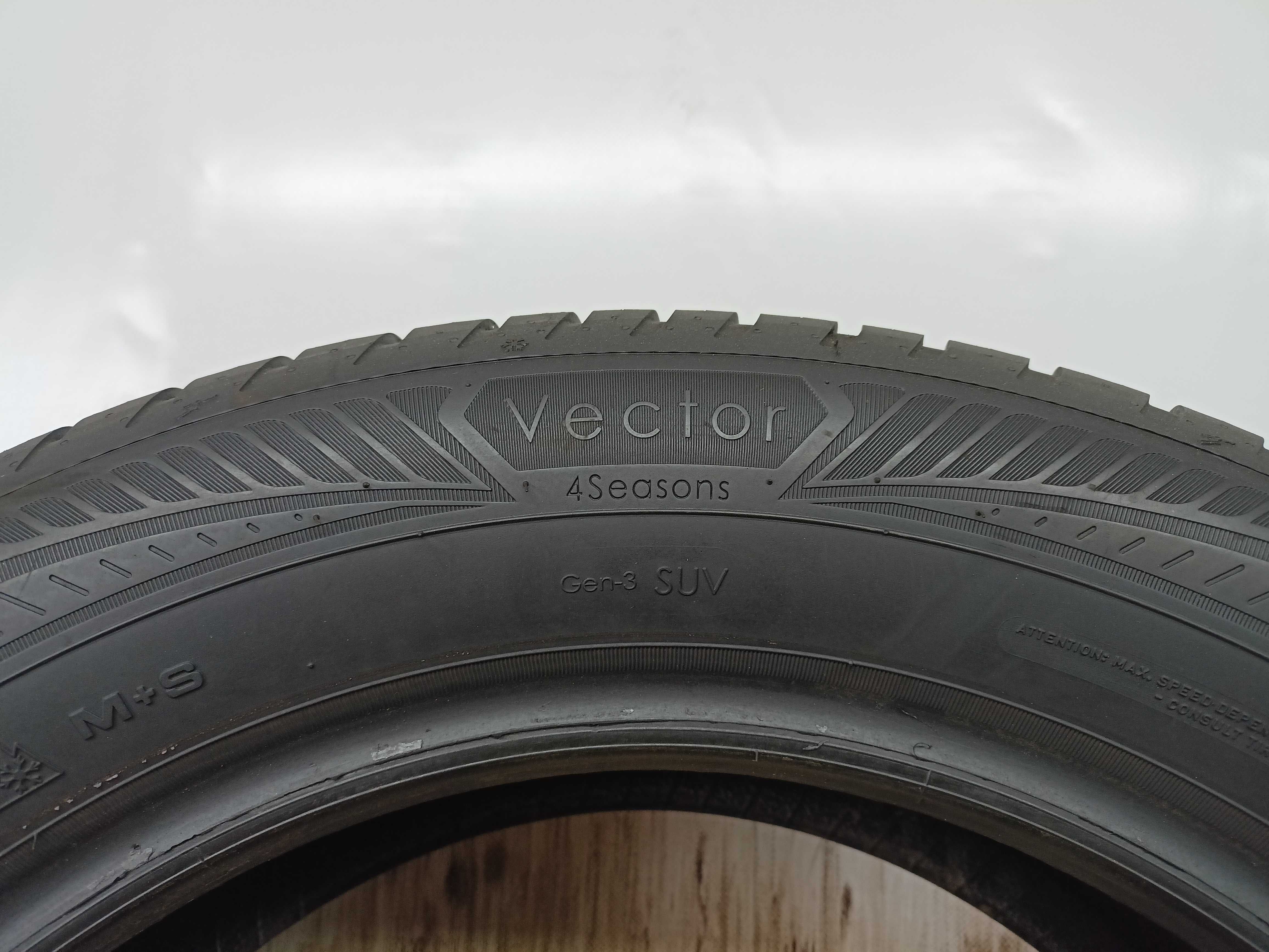 Goodyear Vector 4Seasons 215/60/17 2022r. 100V Jak Nowa 7,8mm [180]