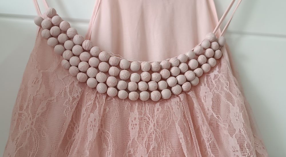 Piękny koronkowy top na ramiączka