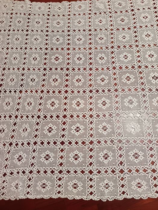 Colcha / toalha de mesa em crochet feita à mão