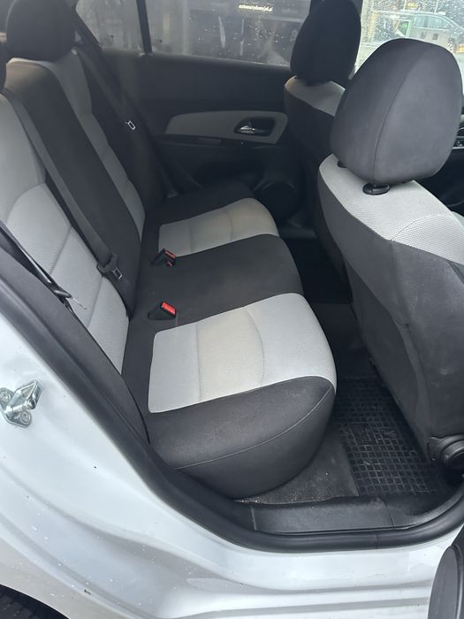 Chevrolet Cruze 1.8 автомат 2015