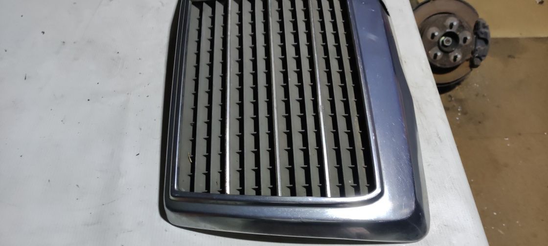 Grill Mercedes W124