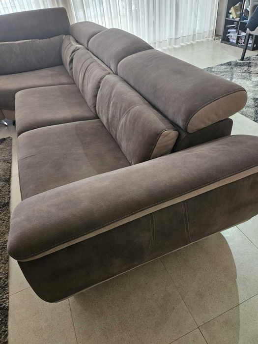 Sofá com chaise longue