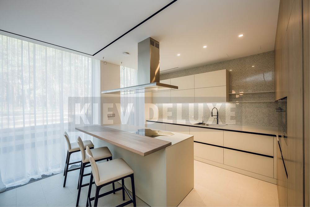 Продаж котеджу з новим ремонтом в км GoodLife Park