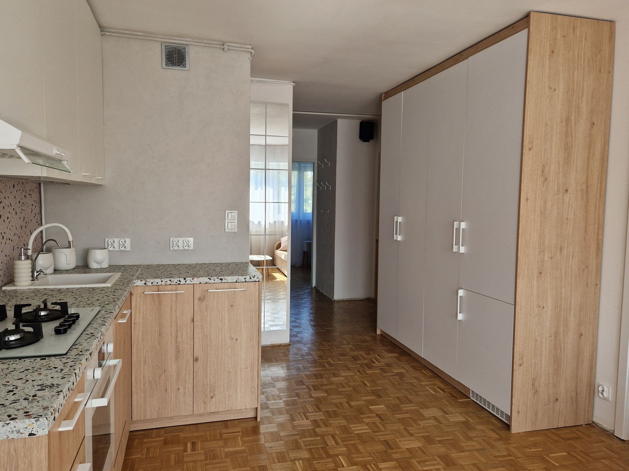 Mieszkanie 3 sypialnie + salon, klima, piwnica, metro