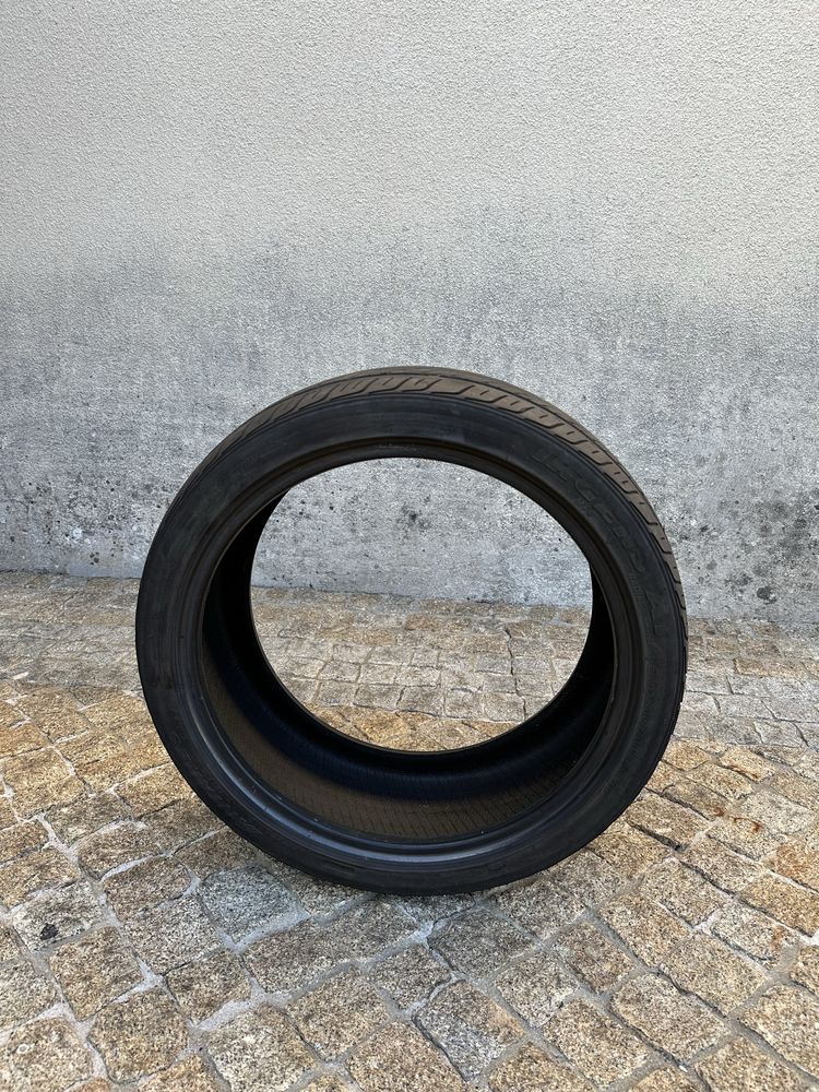 Vendo 2 Pneus Em bom Estado 225/40 r18