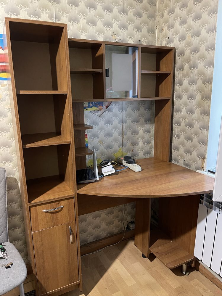 Срочно!!! продам компьютерный стол 400 грн