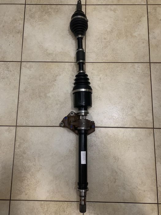 Правая полуось mazda 5CR бензин.