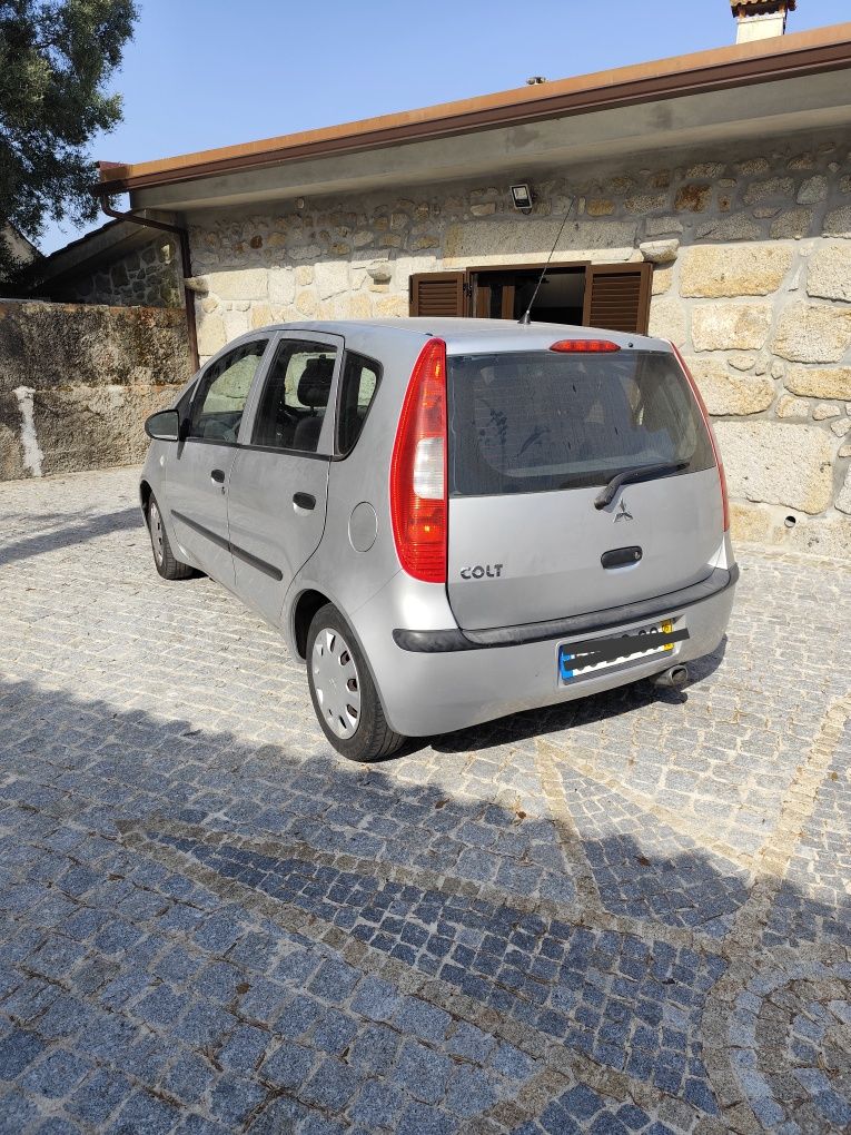 Mitsubishi Colt 1200cc.