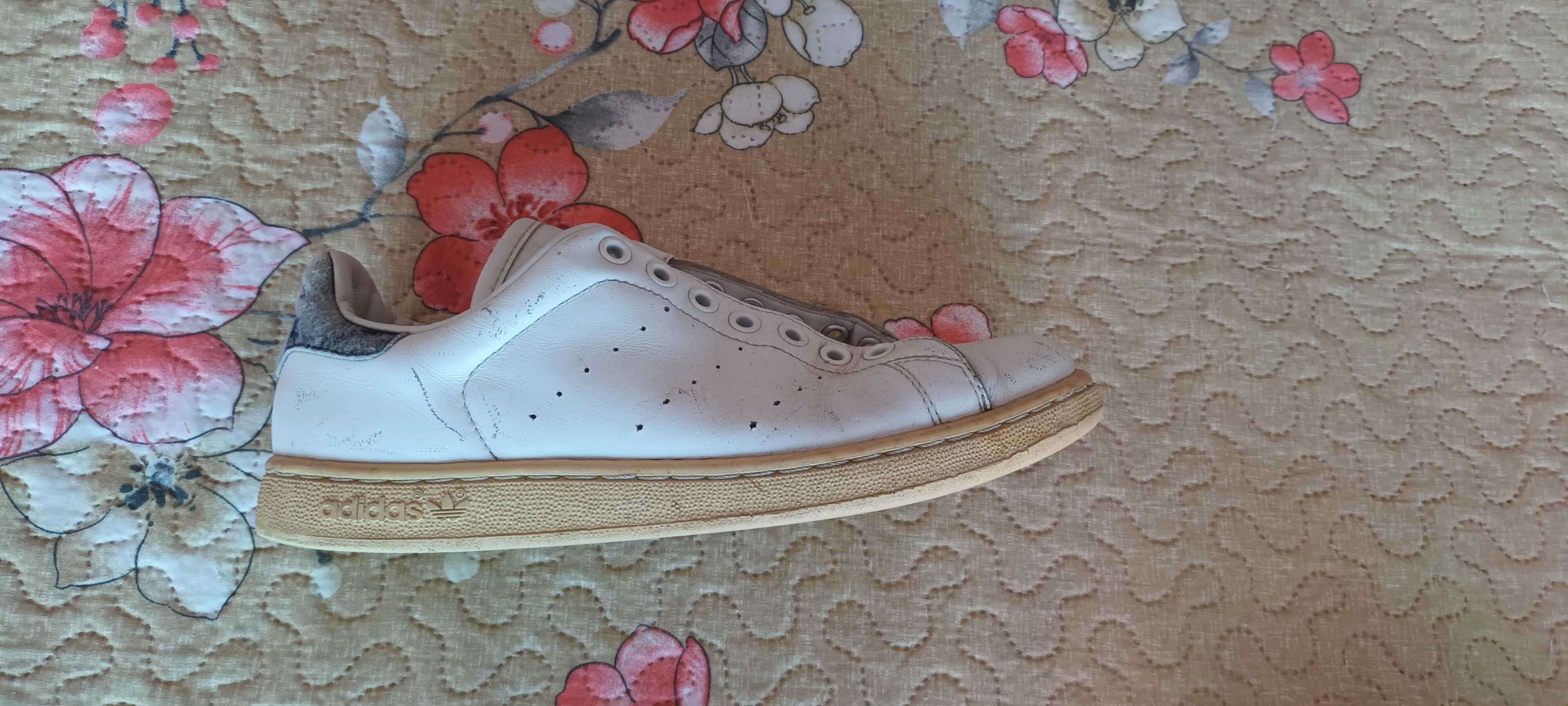 2 pares de tenis (para trabalho e desgasto)