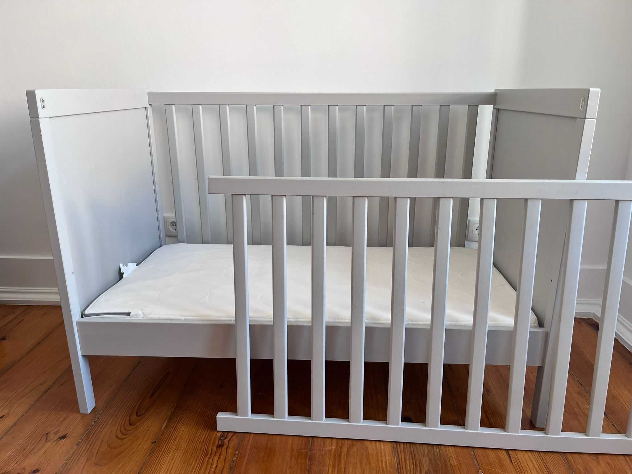 Conjunto berço SUNDVIK + colchão SKÖNAST – IKEA