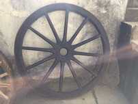 Roda de carroça antiga