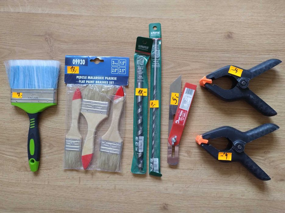 Zestaw: pędzli malarskich, wierteł, ścisków