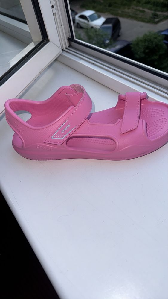 Сандалі на дівчинку Crocs