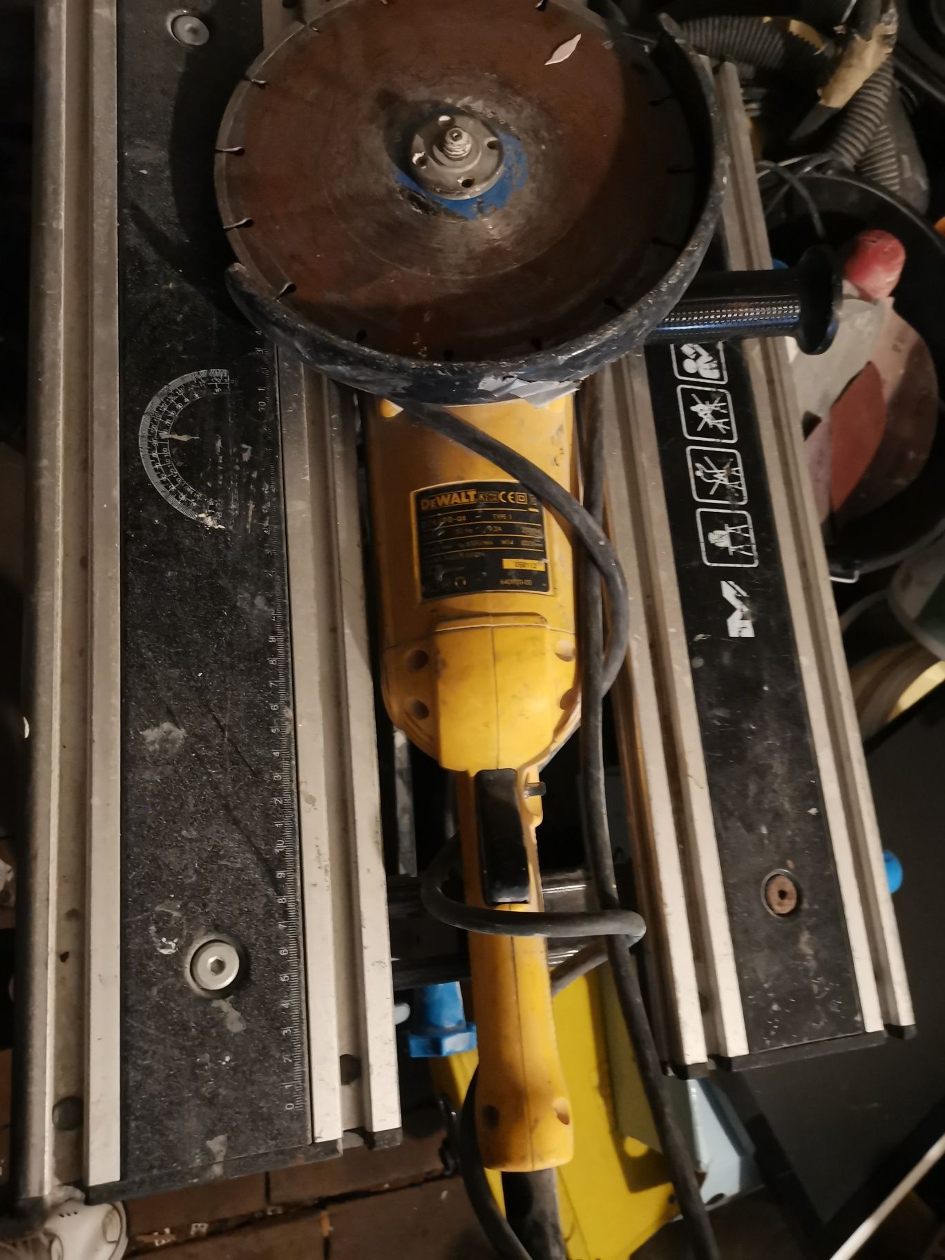 Elektronarzędzia i narzędzia ręczne dla budowlańca DeWalt Milwaukee