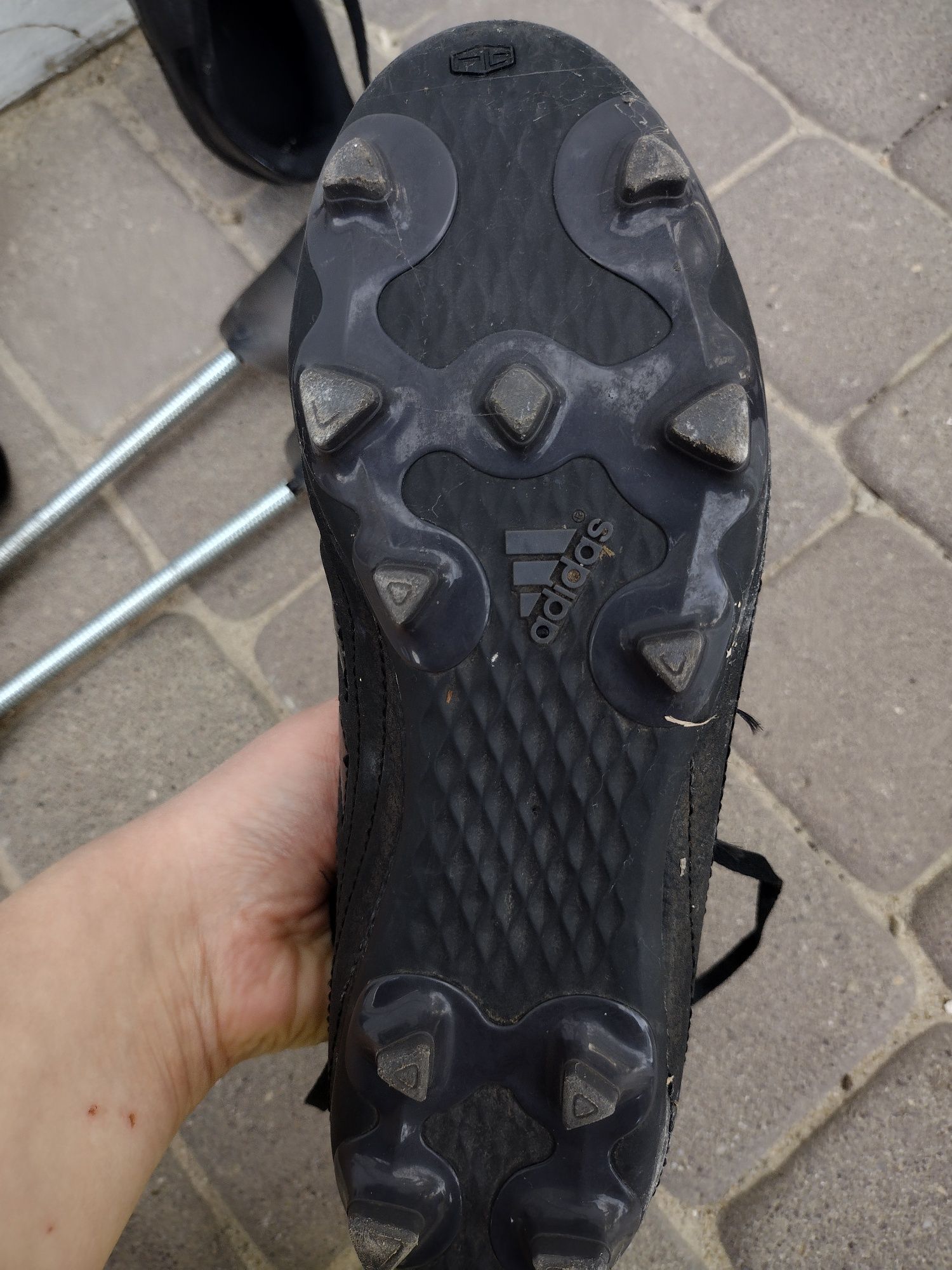 Buty do gry w piłkę korki i ochraniacze Adidas