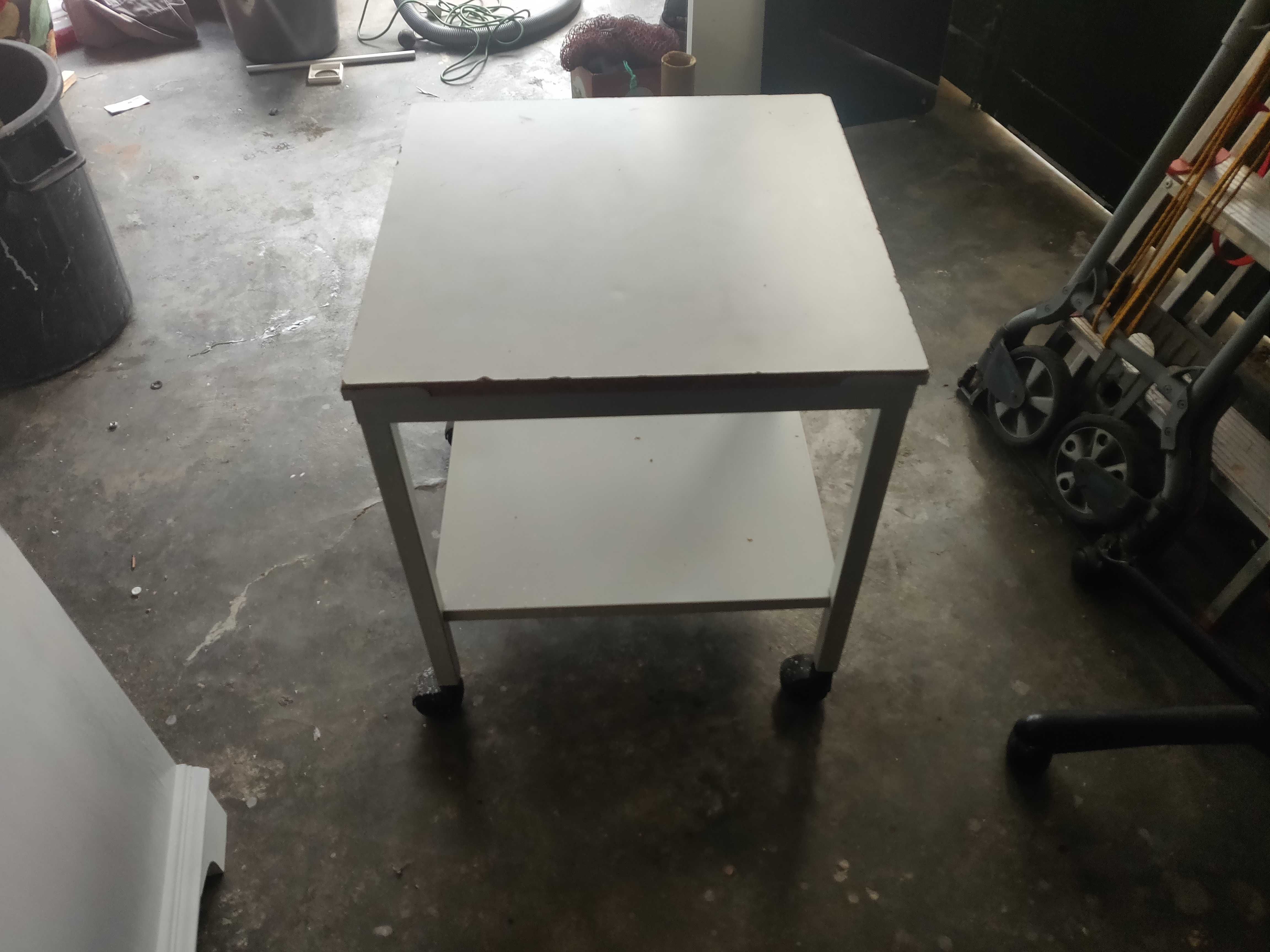 Mesa pequena branca