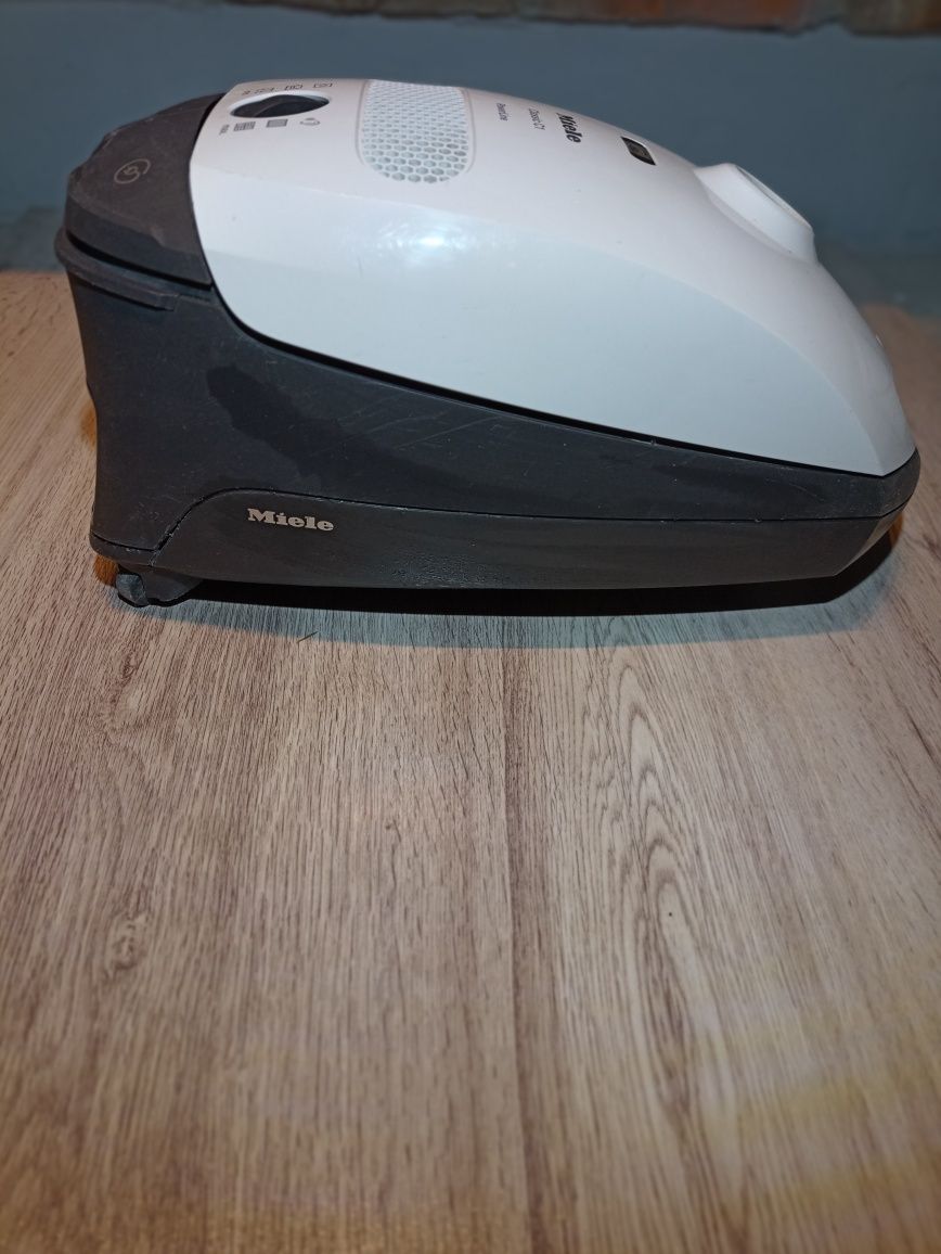 Odkurzacz miele classic C1 800w