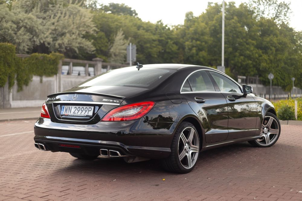 Mercedes-Benz CLS To właśnie ten :)