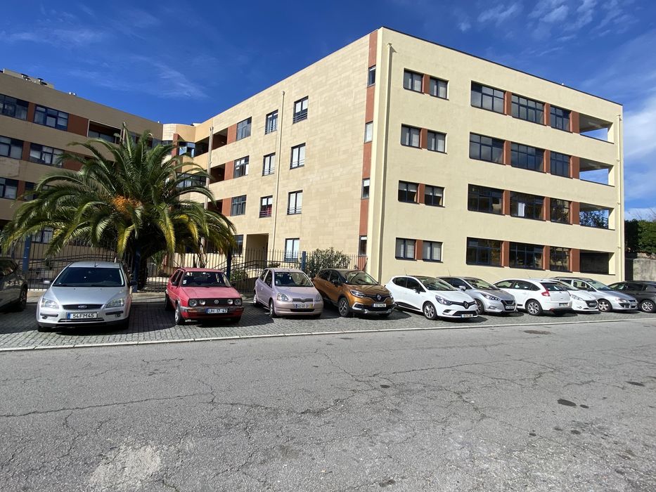 Apartamento T3 com Garagem e Arrumos