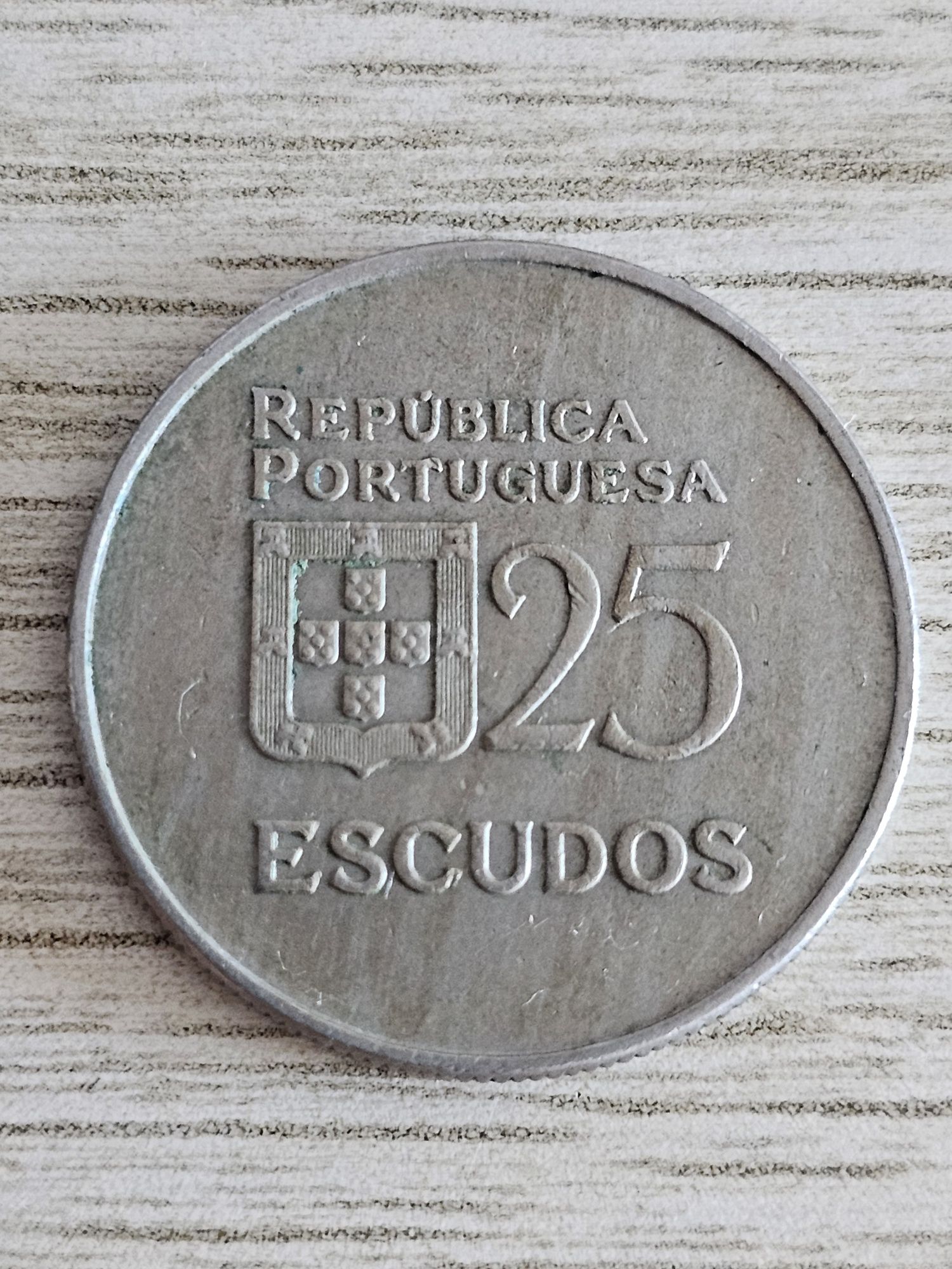 Moeda 25 escudos ano 1985