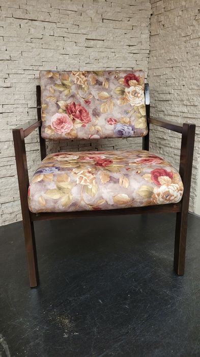 Fotele PRL po renowacji