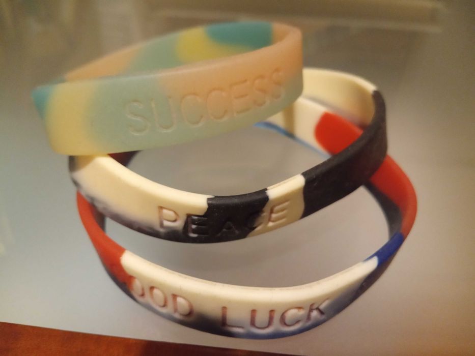 Браслеты с надписями