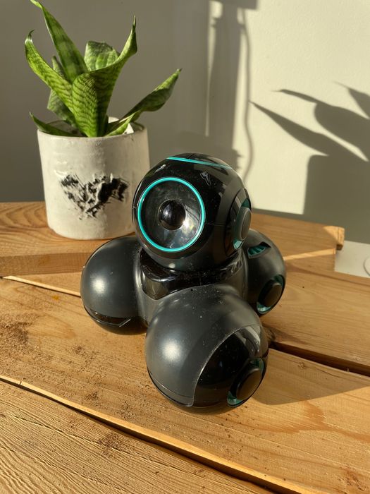 Robot inteligentny Cue